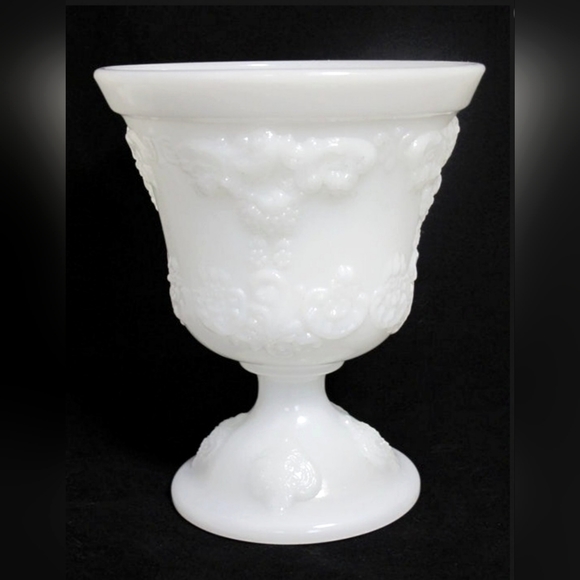 Vintage EO Brody Milk Glass Vase M4300 Fruit Bowl - Picture 1 of 6